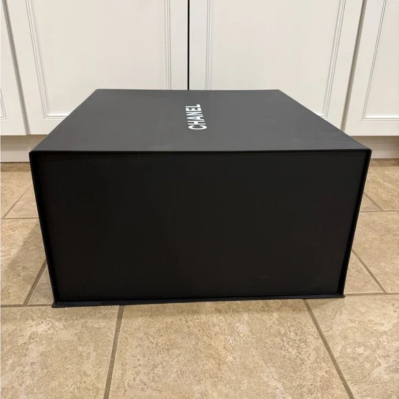 Chanel Magnetic Storage Box Lux Fold Authentication Cards Storage Clean - Picture 9 of 14